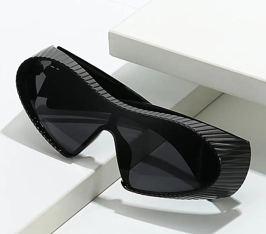 Futuristic Oversized One-Piece Cat Eye Sunglasses