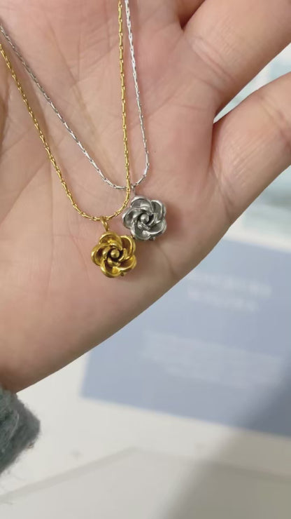 3D Floral Pendant Necklace